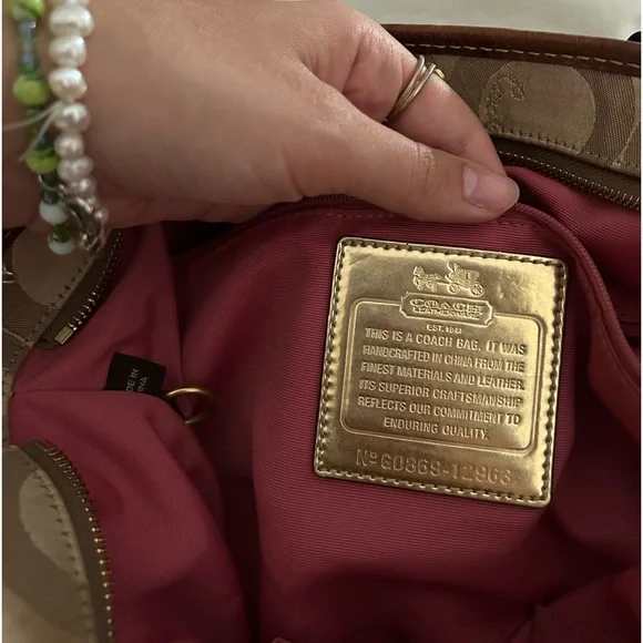 Medium sized Coach purse - Picture 10 of 11